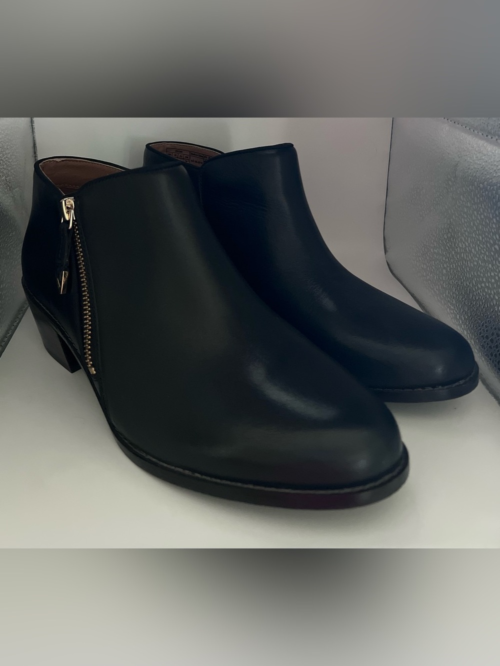 Vionic Black Leather Mule Clogs with Side Zip